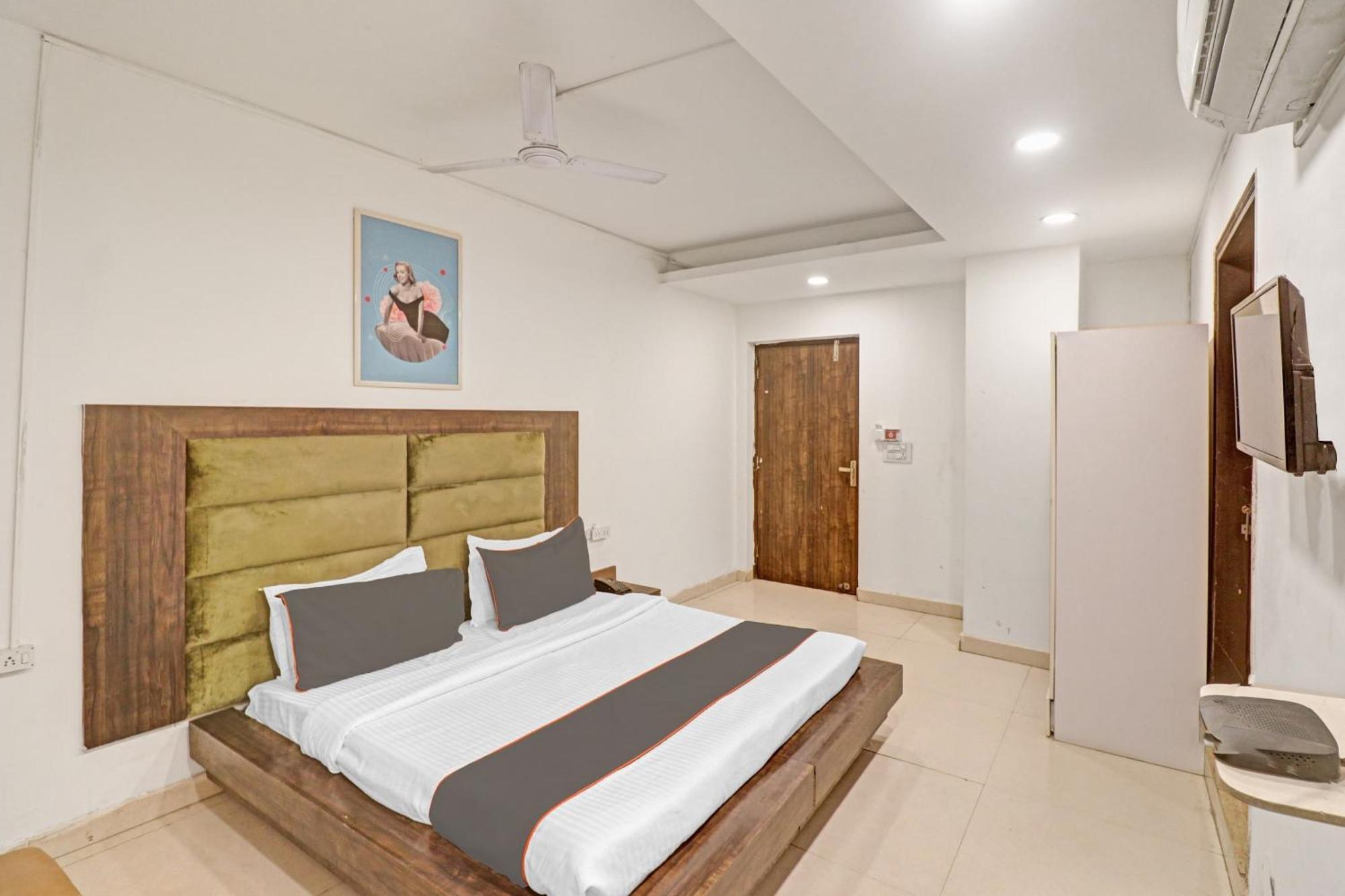 Hotel Collection O Seven Heaven Nuova Delhi Esterno foto