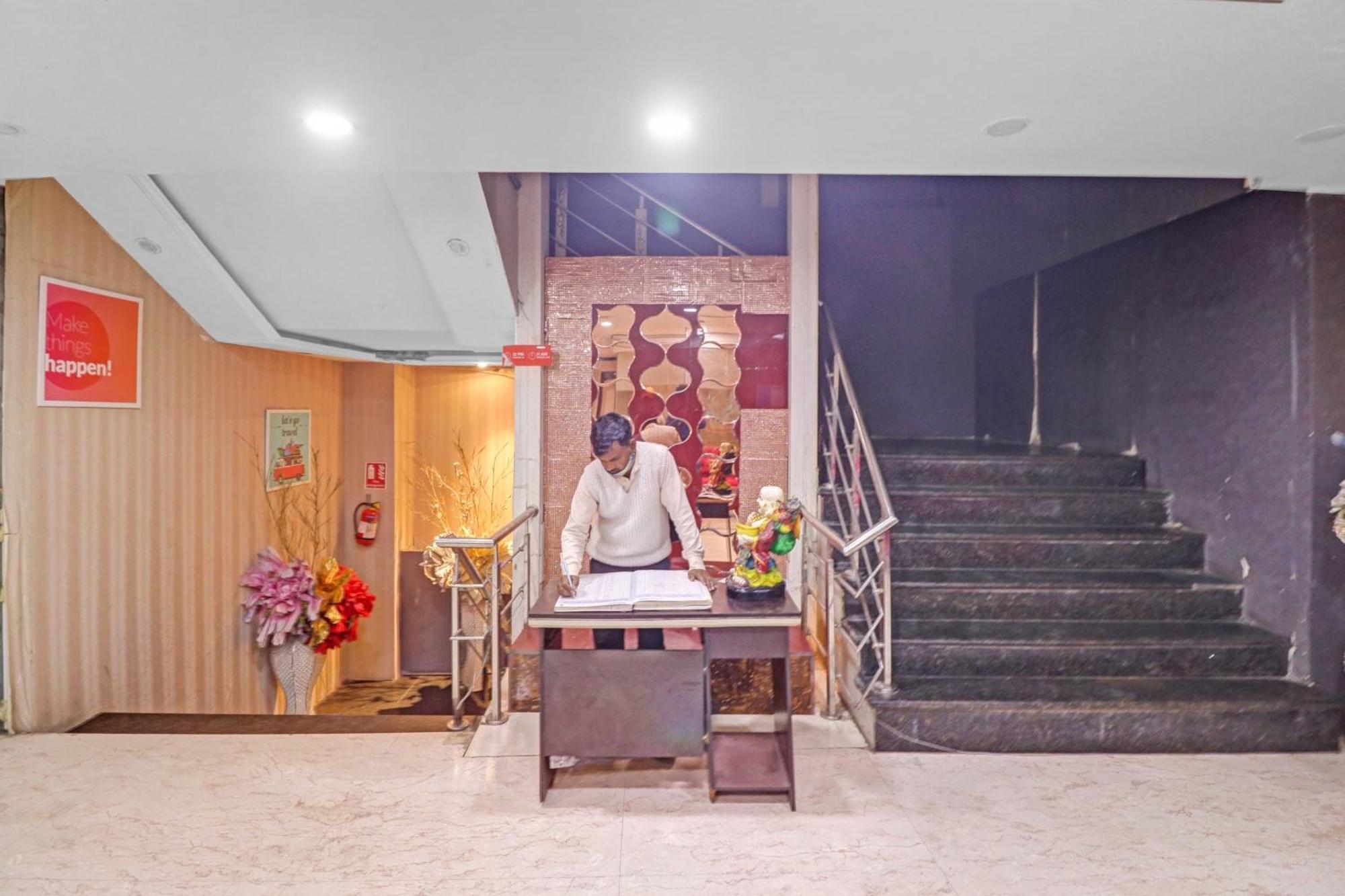 Hotel Collection O Seven Heaven Nuova Delhi Esterno foto