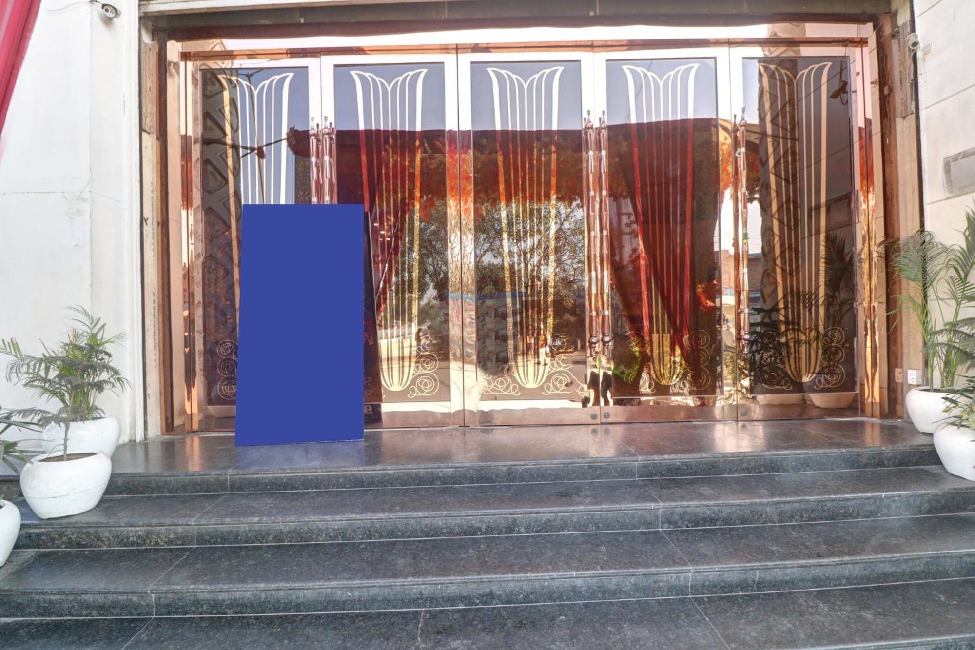 Hotel Collection O Seven Heaven Nuova Delhi Esterno foto